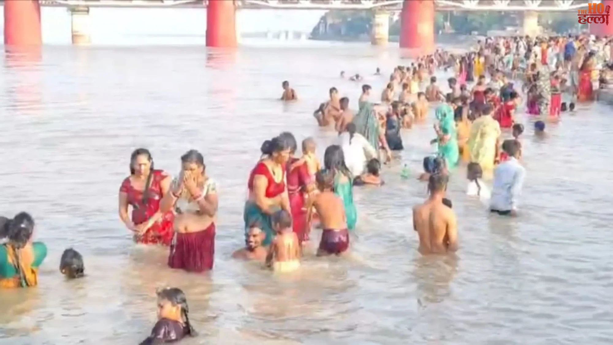 guru-purnima-devotees-holy-dip-ganga-anand-ghat-unnao