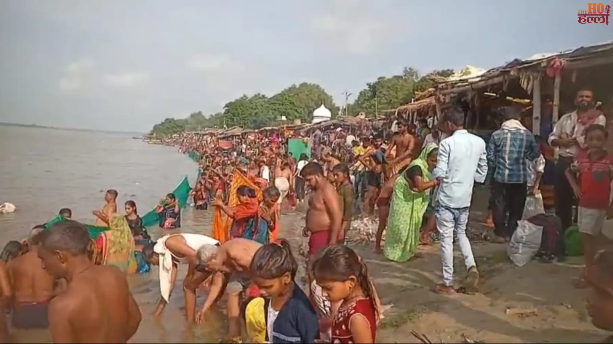 guru-purnima-devotees-holy-dip-raebareli-dalmau-ganga-ghat