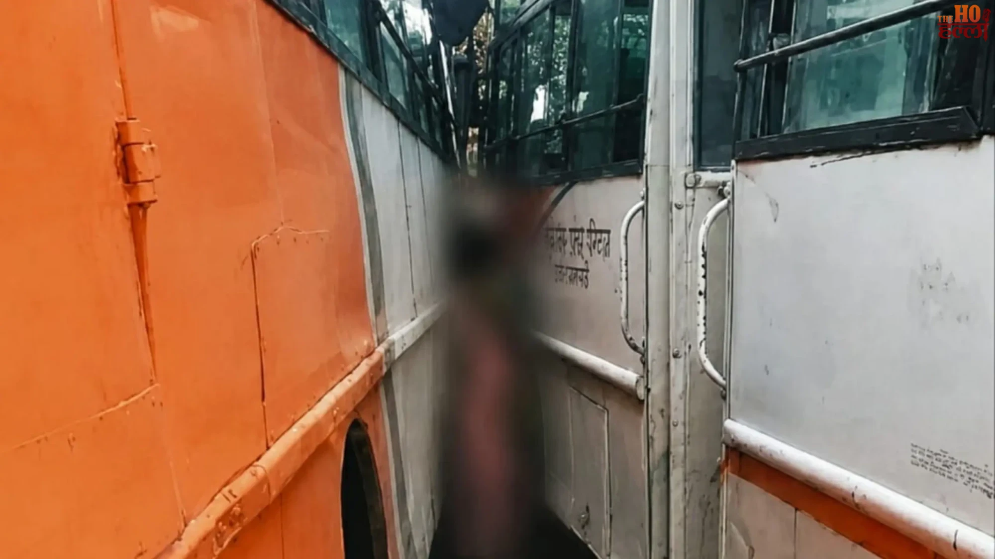 hardoi-bus-stand-accident-woman-crushed-between-two-buses-dies