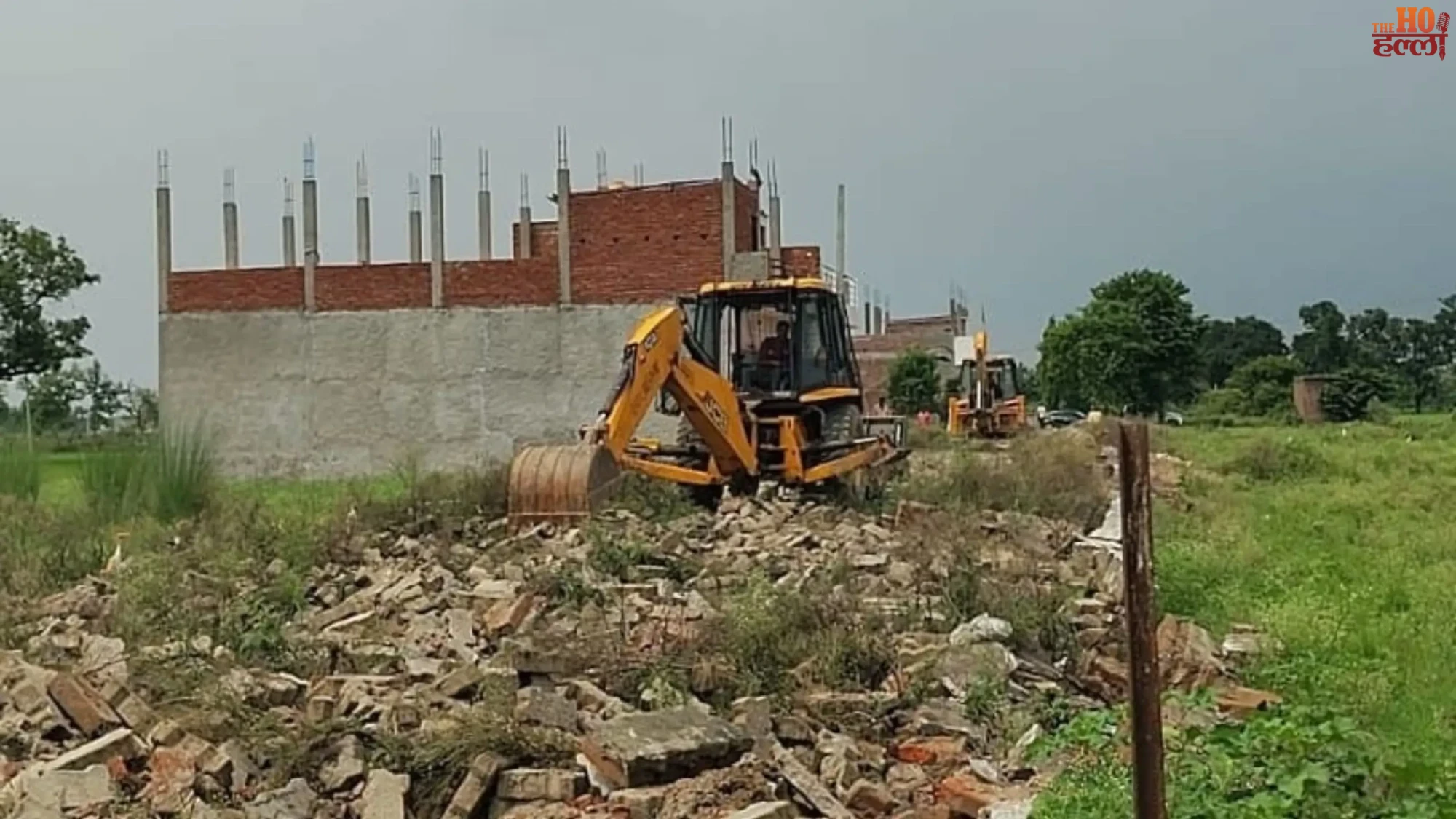 lda-demolishes-illegal-plotting-bkt-seals-construction-para-lucknow