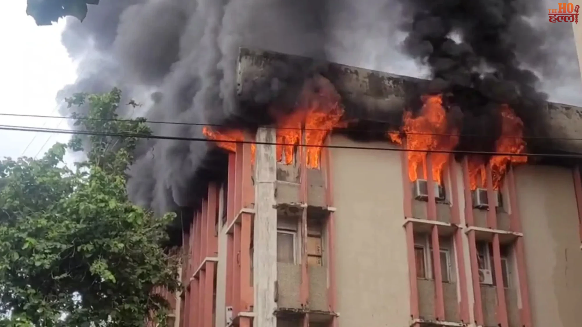 lucknow-jawahar-bhawan-fire-hazratganj-building-evacuated-fire-tenders