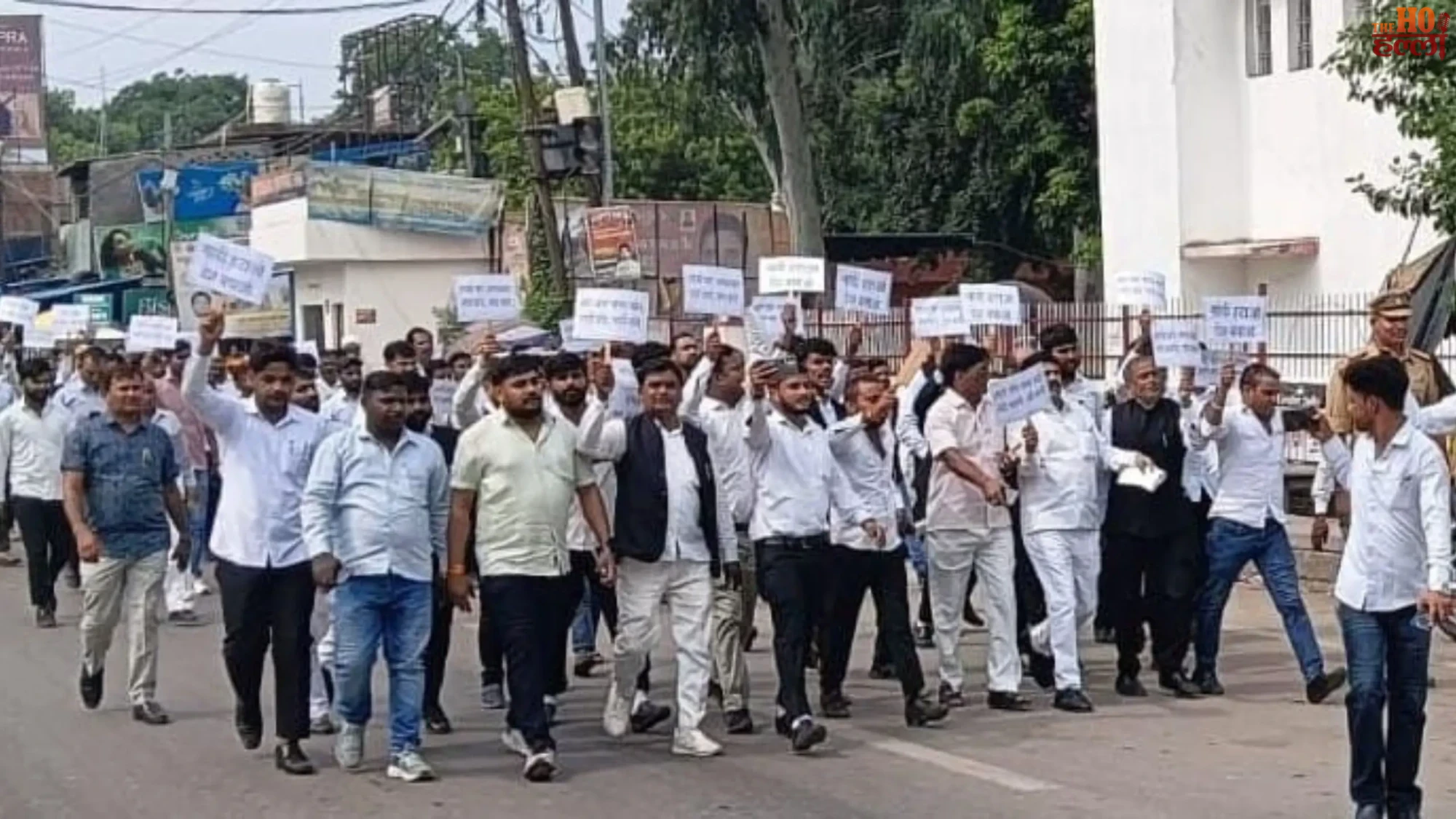 lucknow-neet-paper-leak-advocates-protest-mohanlalganj-highway