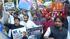 lucknow-protest-sonam-wangchuk-dharmendra-pradhan-resignation-demand-parivartan-chowk (4)