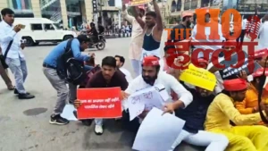 lucknow-sp-protest-ayodhya-ram-mandir-donation-transparency-hazratganj-detained (2)