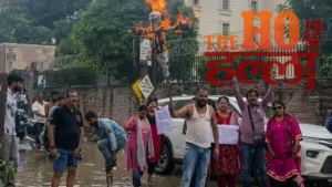 lucknow-waterlogging-protest-near-amity-university-malhaur-hasemau-road (2)