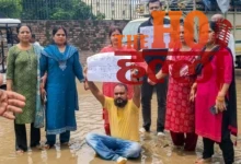 lucknow-waterlogging-protest-near-amity-university-malhaur-hasemau-road