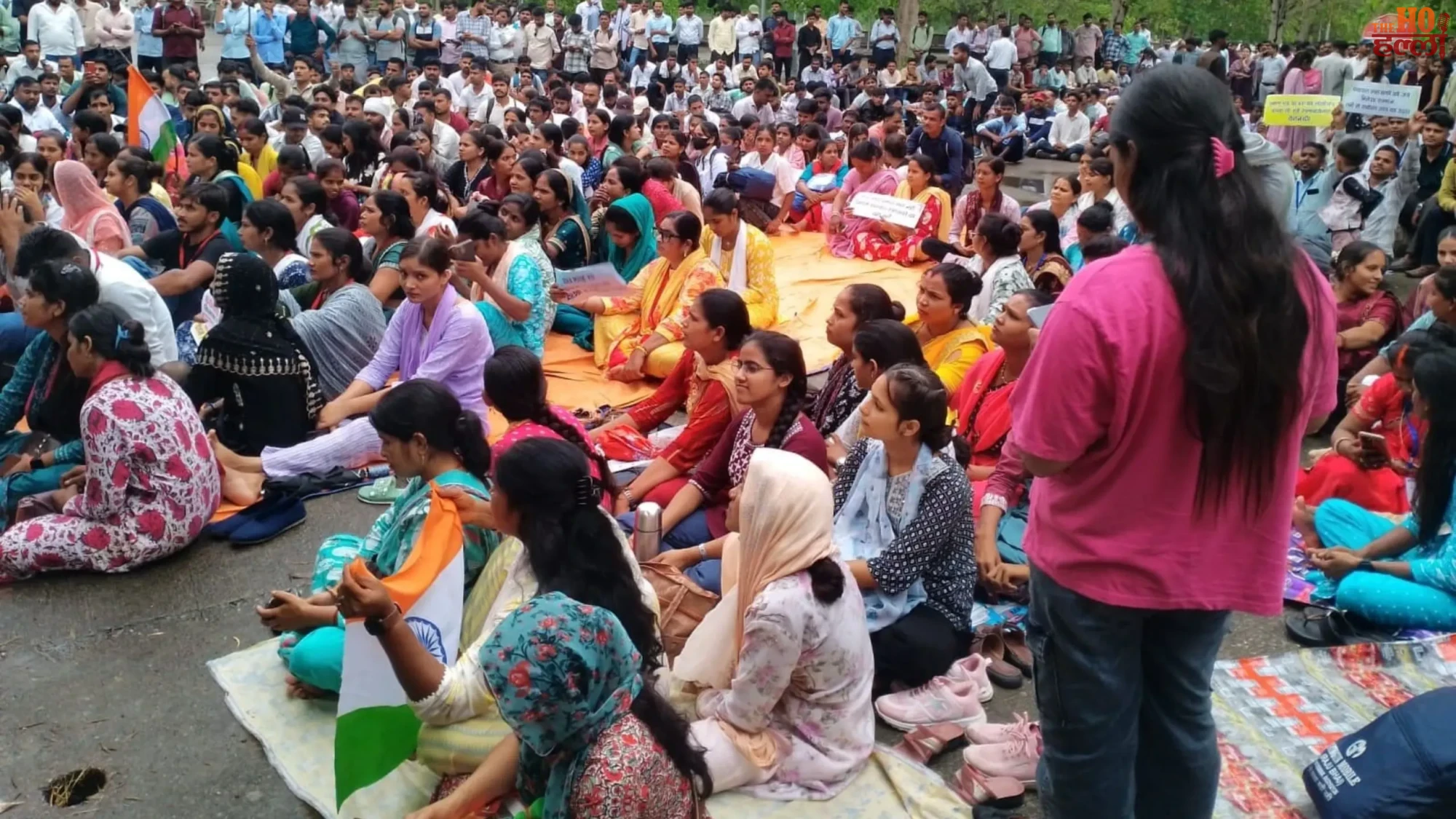 panchayat-sahayak-protest-lucknow-eco-garden-permanent-job-demand