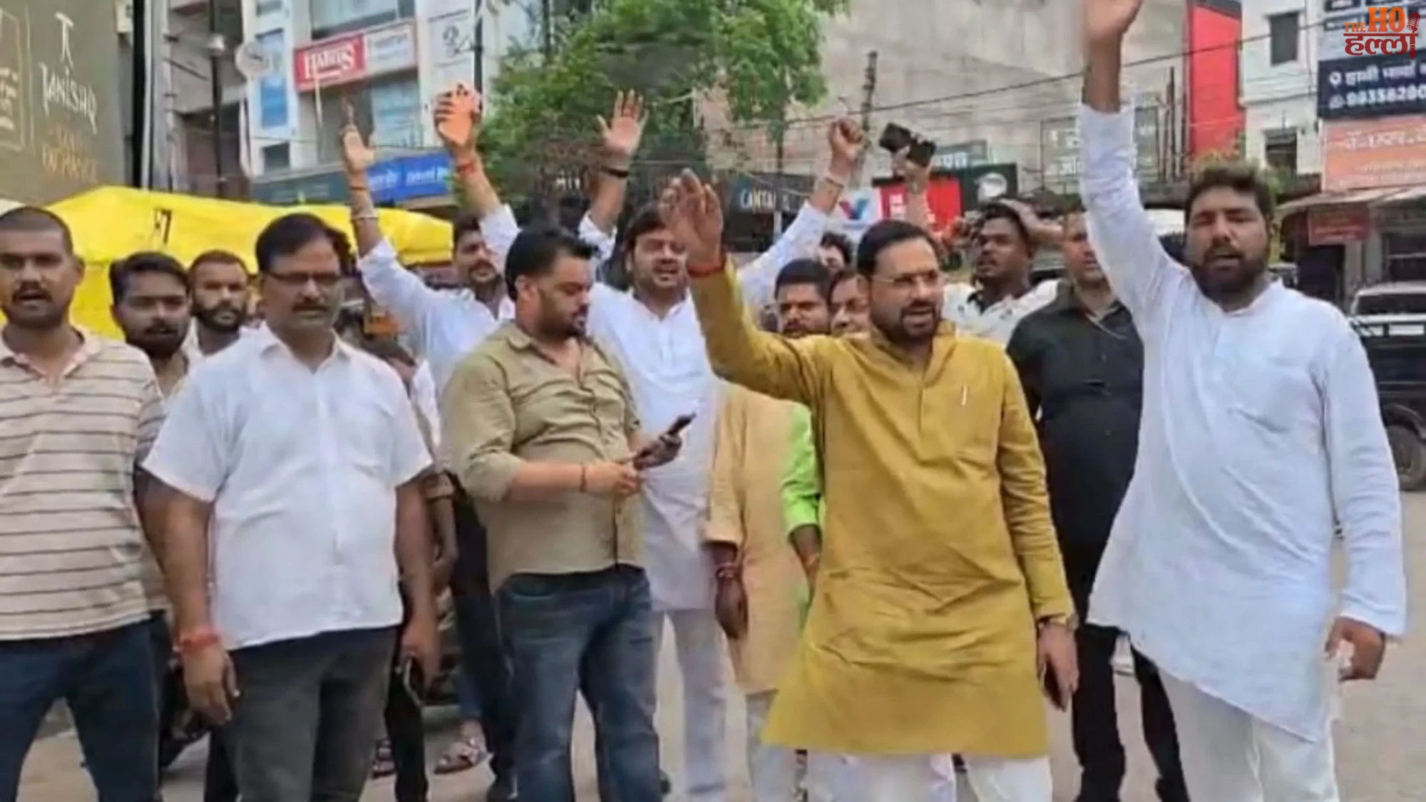 raebareli-bjp-protest-rahul-priyanka-effigy-burnt-neet-issue