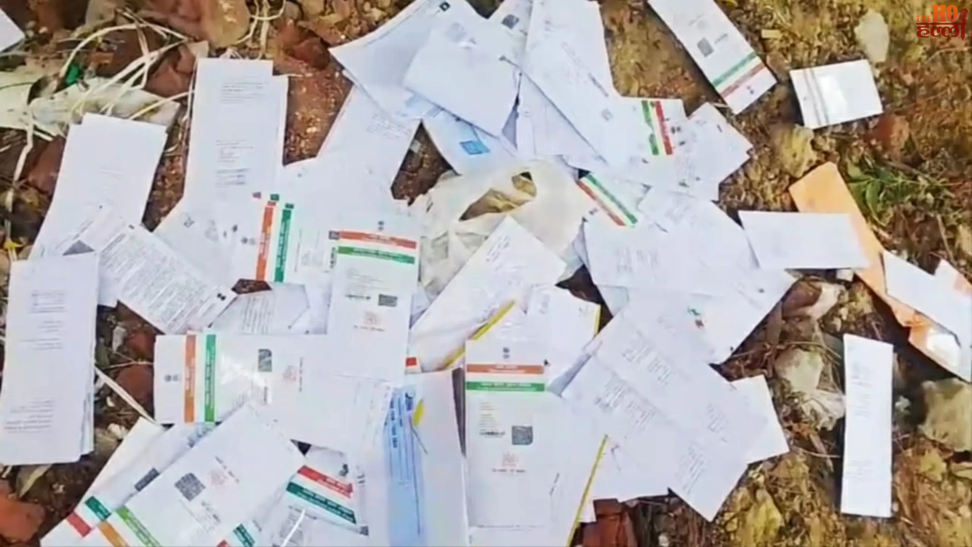 raebareli-hundreds-of-aadhaar-cards-found-in-garbage-sadar-tehsil-probe