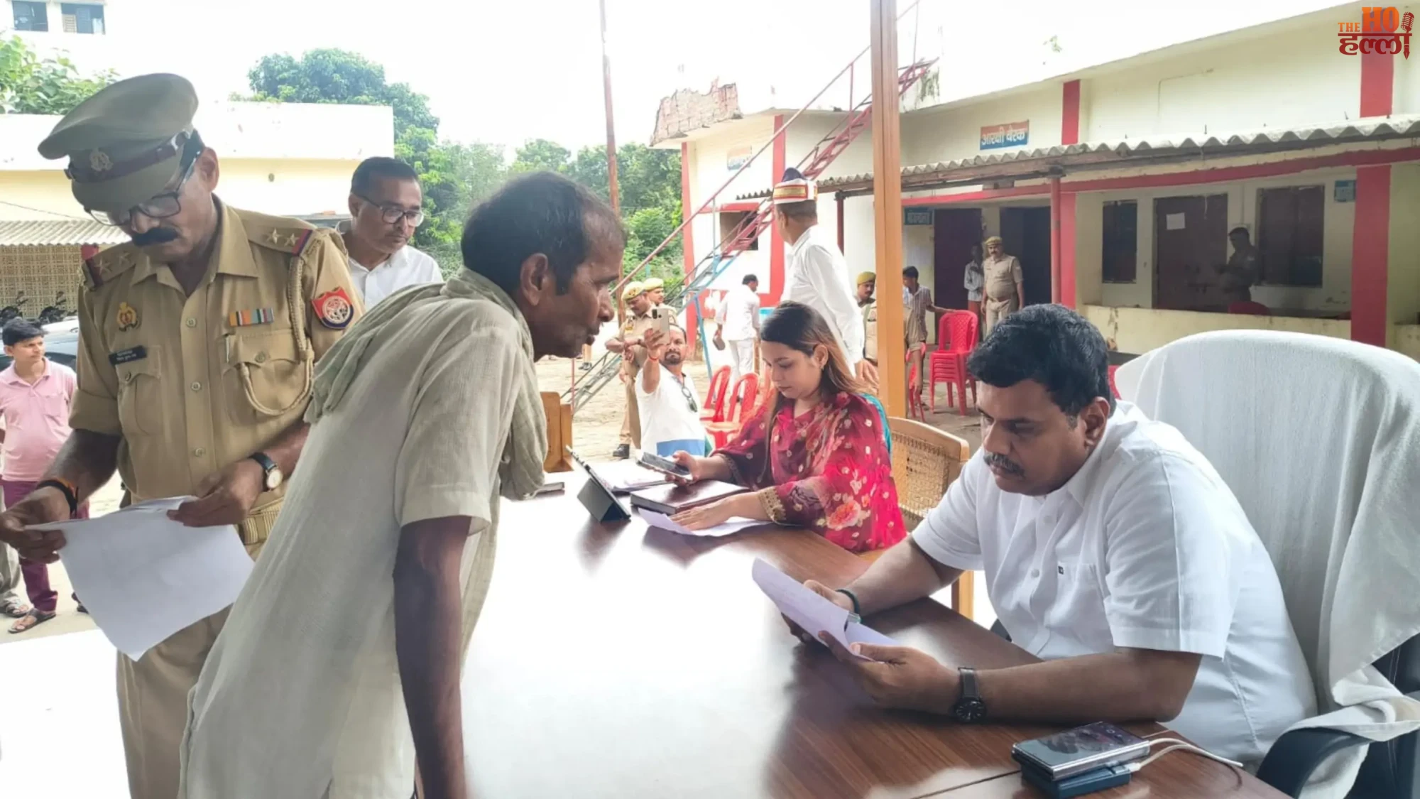 sitapur-dm-rajaganpathy-action-kanungo-returns-bribe-money-sakran-tehsil