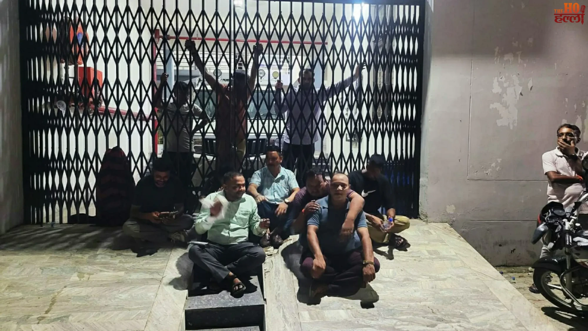 sitarganj-tehsil-vigilance-team-trap-hostage-strike-ends