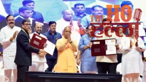 up-cm-yogi-launches-cashless-health-scheme-teachers-insurance (3)
