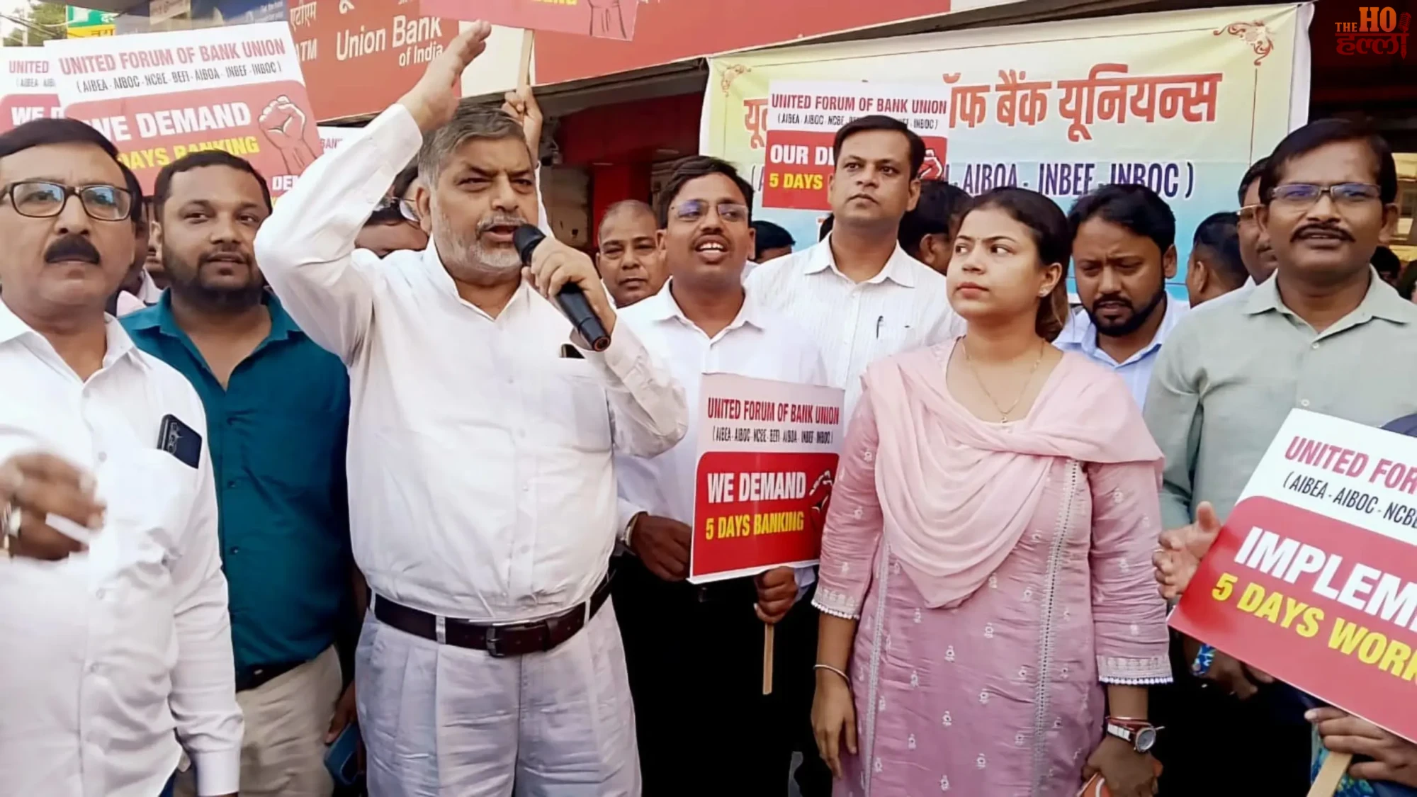 5-day-banking-ko-lekar-lucknow-me-bank-employees-ka-protest