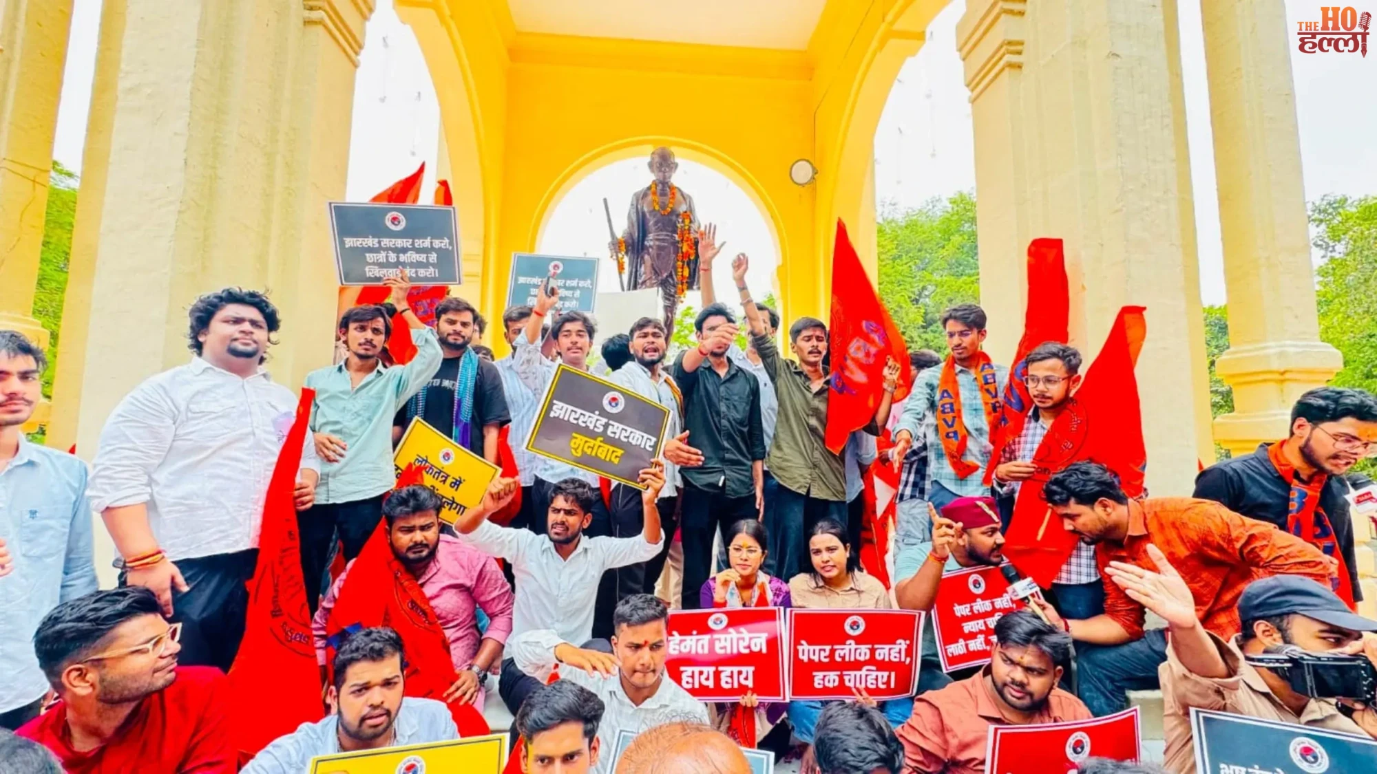 abvp-protest-in-lucknow-against-jharkhand-government-paper-leak