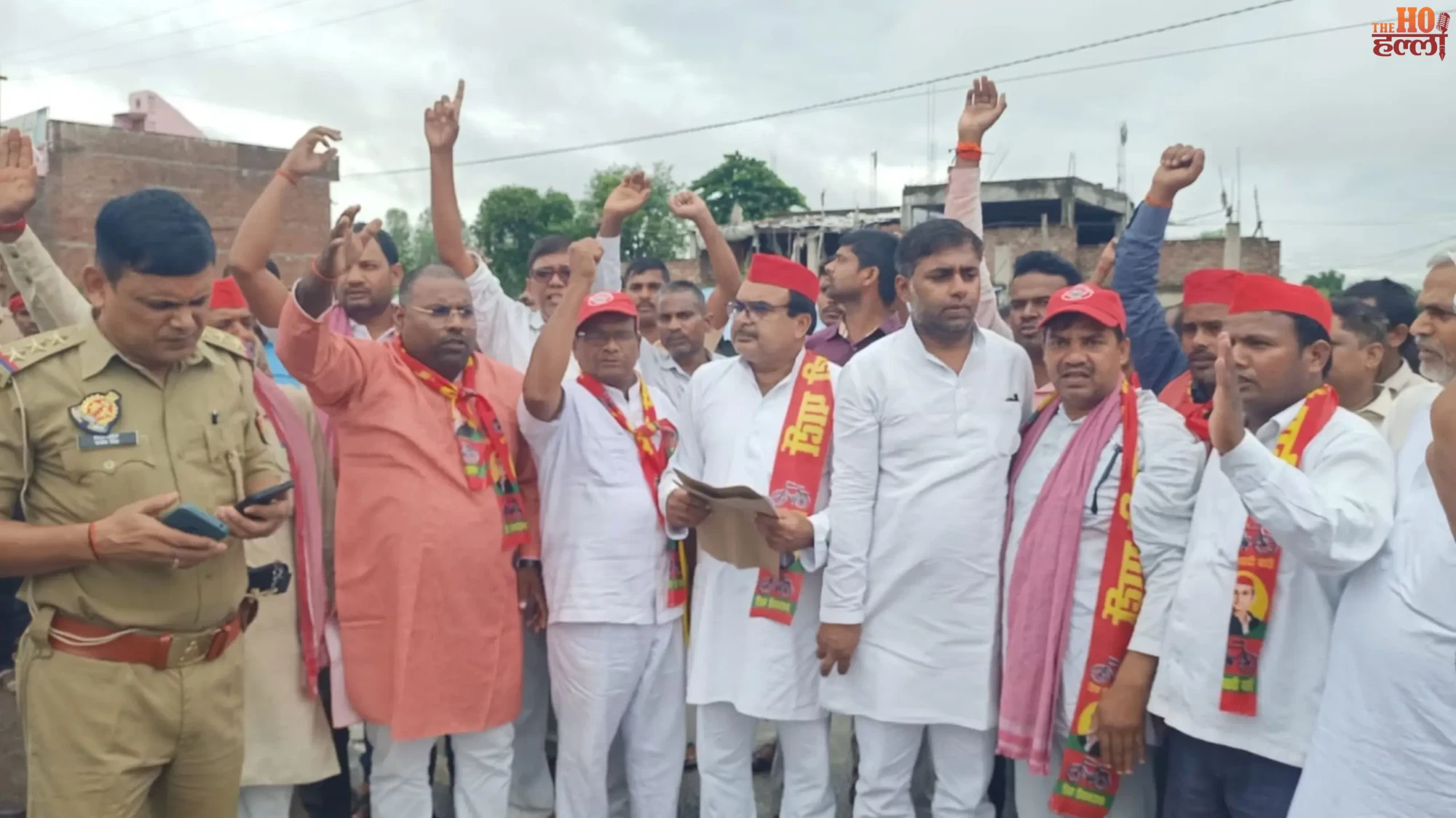 ayodhya-news-sp-protests-awadhesh-prasad-poster-insult-milkipur