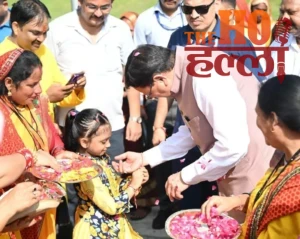 dhami-women-free-bus-travel-pink-e-bus1