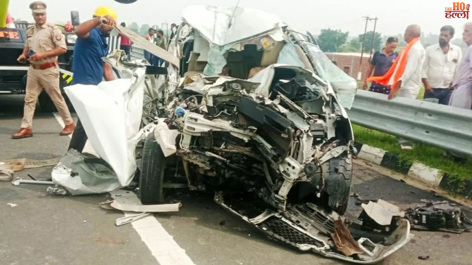 Ganga Expressway Accident Child Among Two Dead