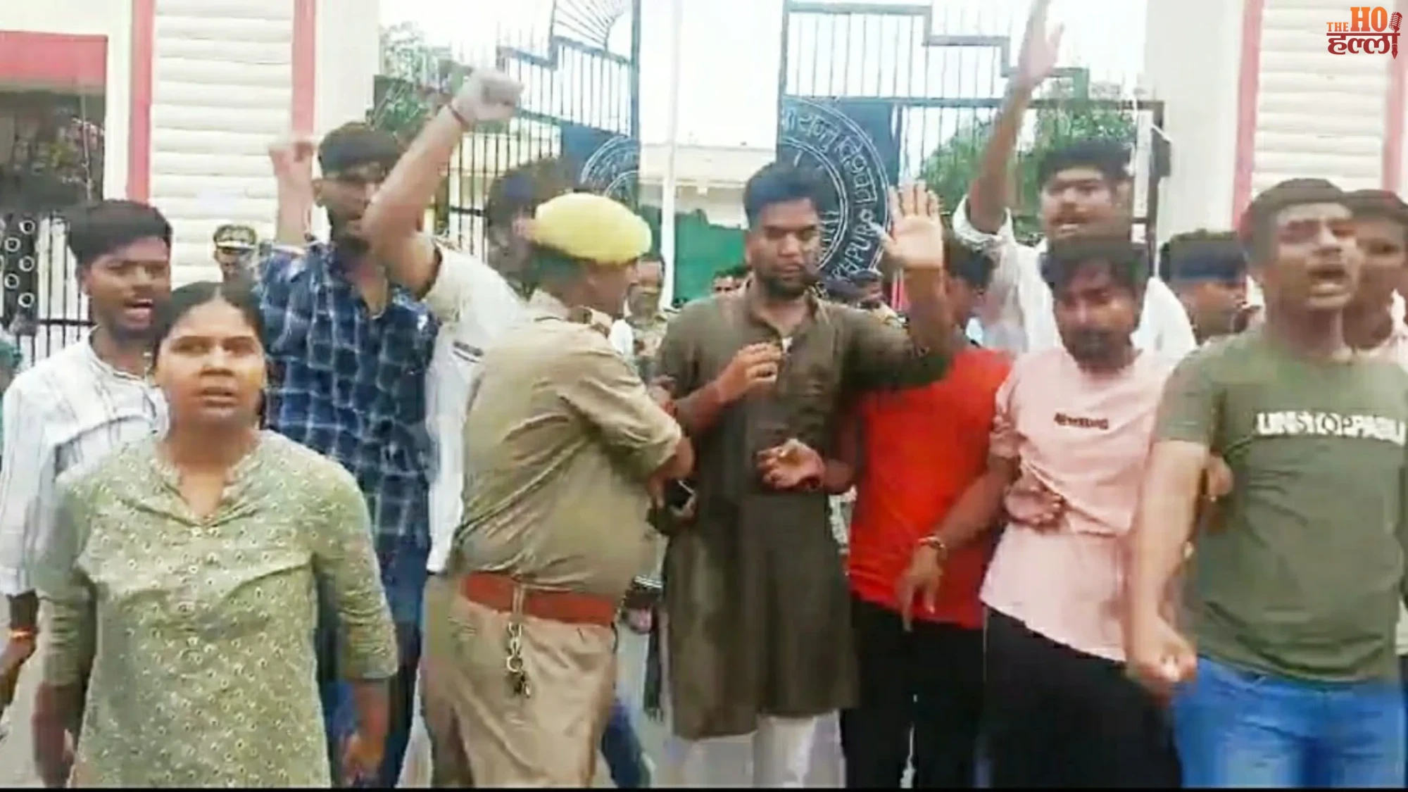 gorakhpur-ddugu-convocation-abvp-clash-cantt-inspector-suspended