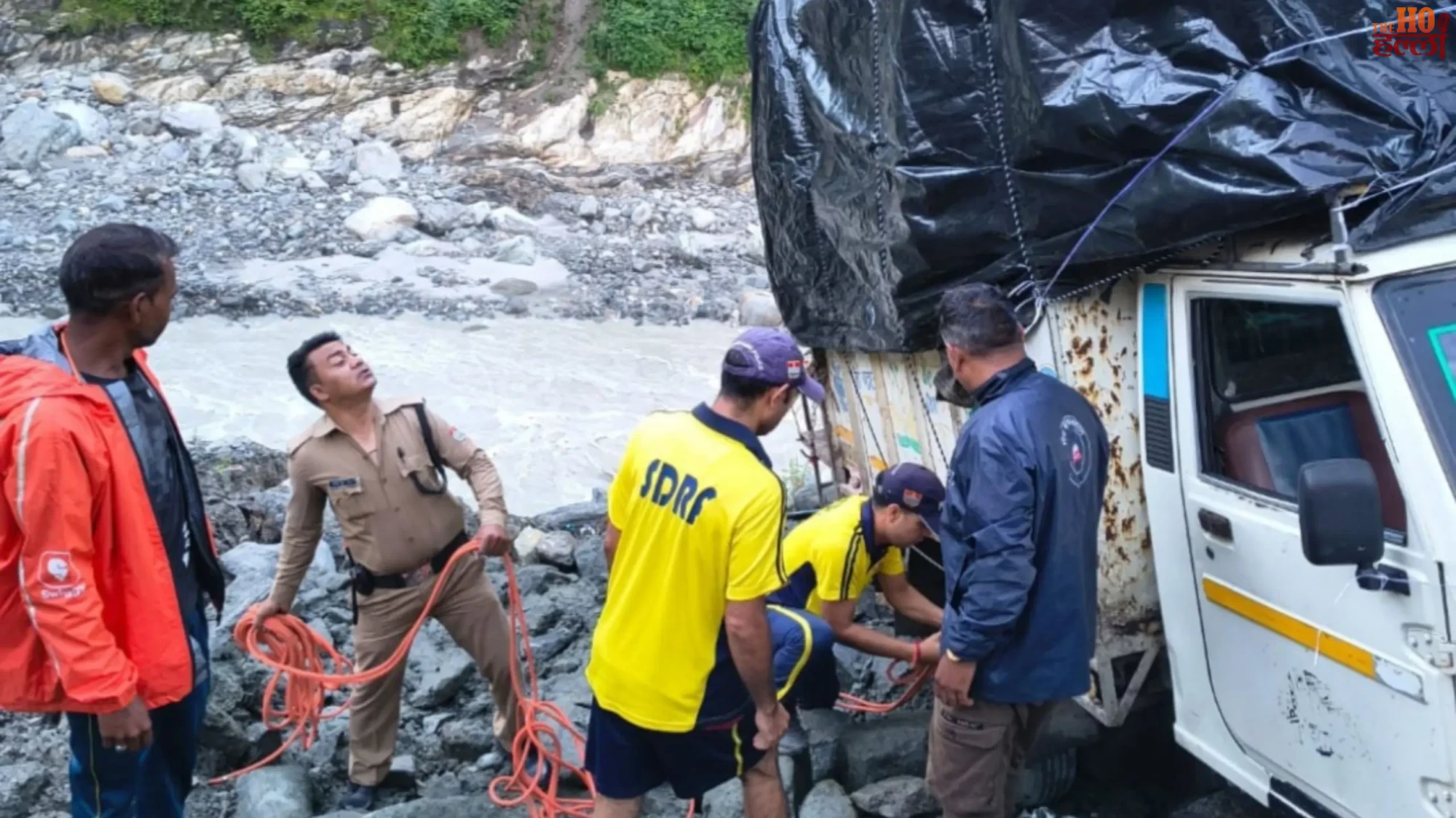 Kanwariyas Escape Miracle Survival on Highway (1)