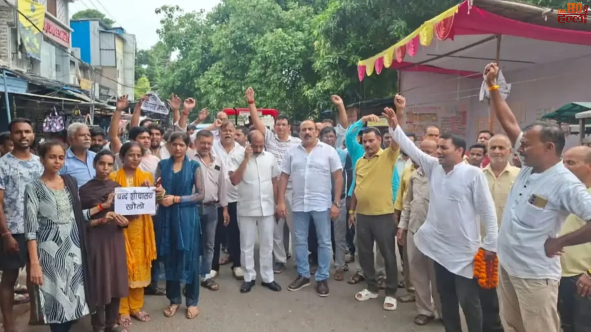 lucknow-gomti-nagar-janata-market-public-toilet-protest