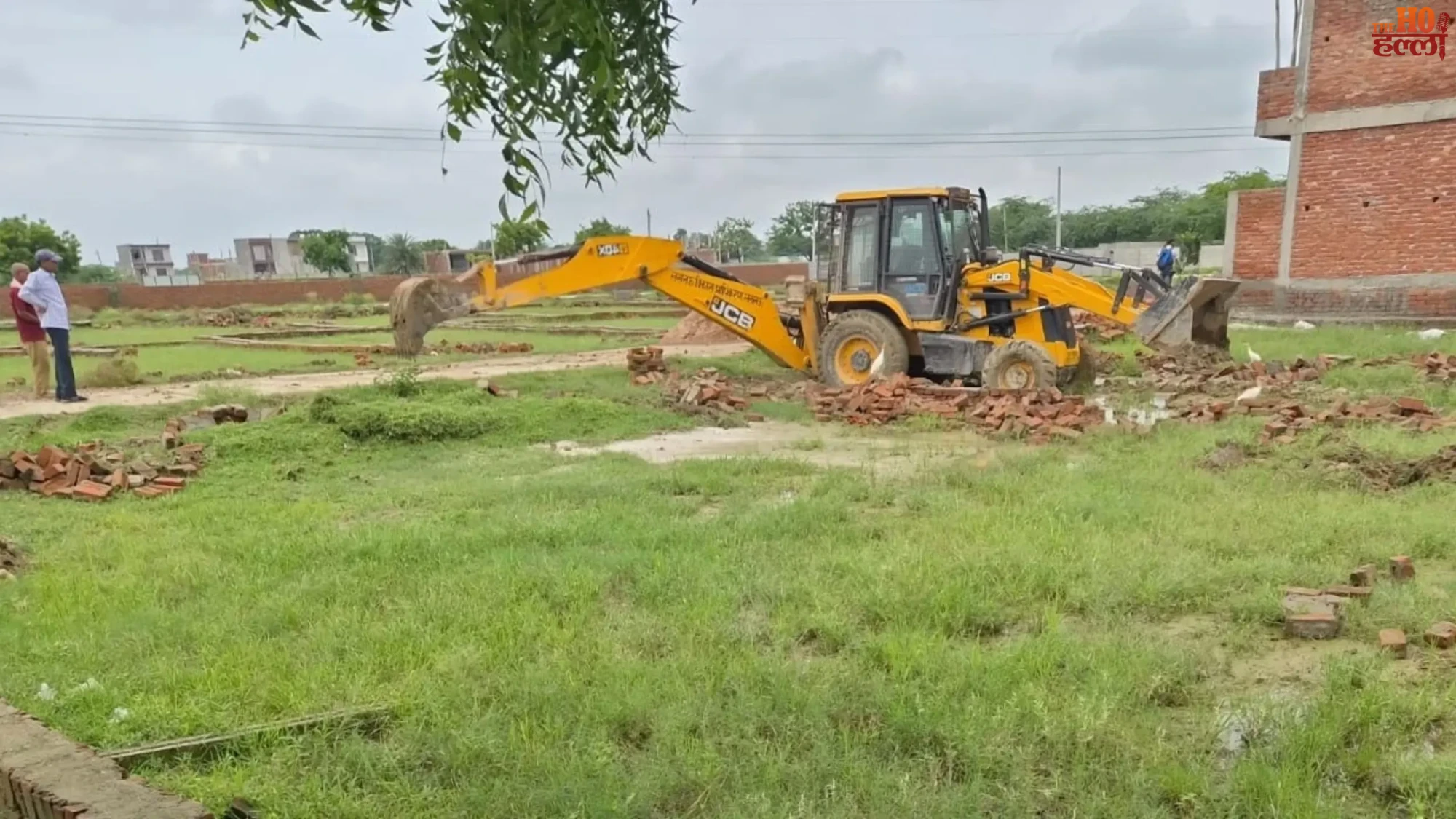 lucknow-lda-demolishes-illegal-plotting-mohanlalganj-pgi-complexes-sealed