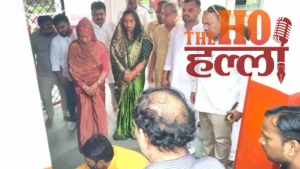 lucknow-mandir-me-bjp-mla-jai-devi-kaushal-ke-sath-jatigat-bhedbhav-ka-aarop (2)