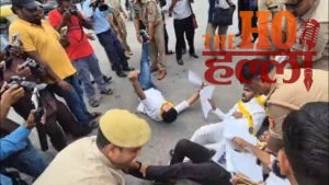 lucknow-me-sarkari-schoolon-ki-badhali-par-aap-ka-protest (2)