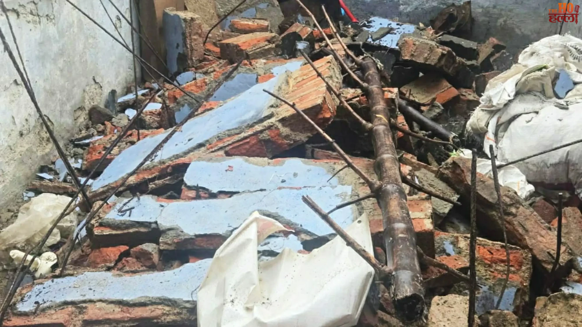 lucknow-mohanlalganj-anganwadi-centre-roof-collapse-mansabkheda