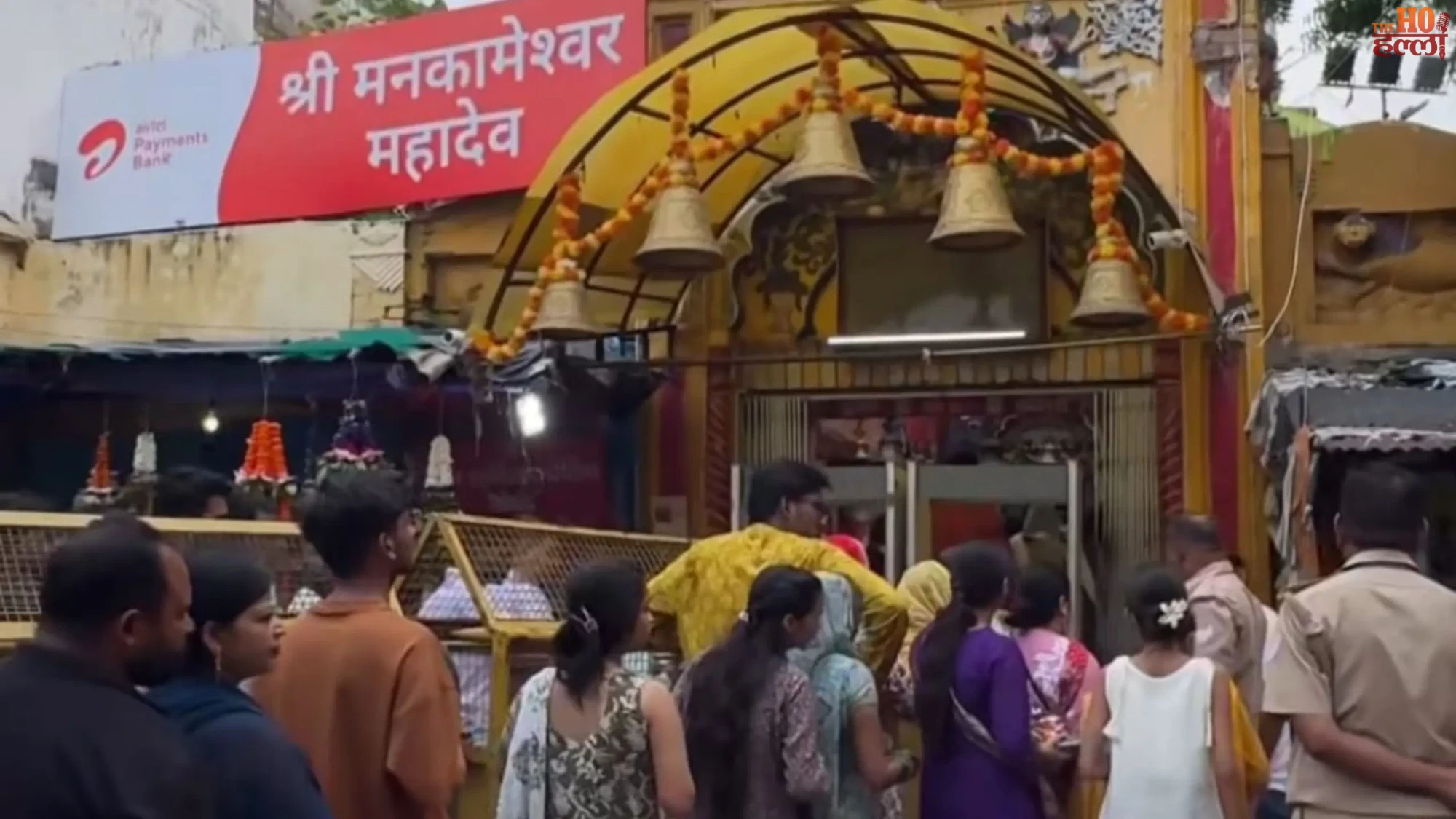 lucknow-sawan-2nd-monday-devotees-throng-mankameshwar-temple