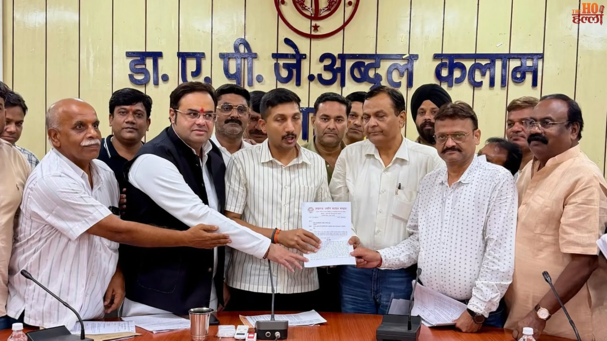 lucknow-traders-association-meets-dm-vishak-g-geo-tagging-traffic