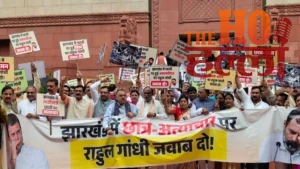 parliament-protest-akhilesh-and-priyanka-gandhi-protest-over-temple-donation (2)