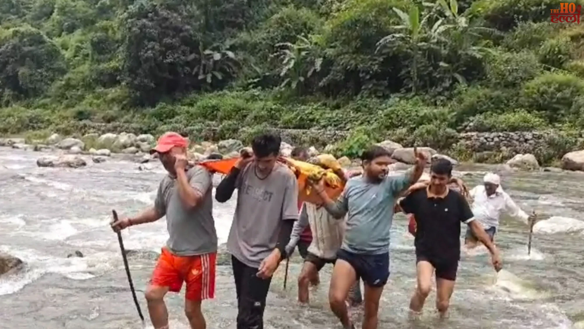 pauri-garhwal-patient-carried-on-shoulders-to-cross-river-chaubattakhal