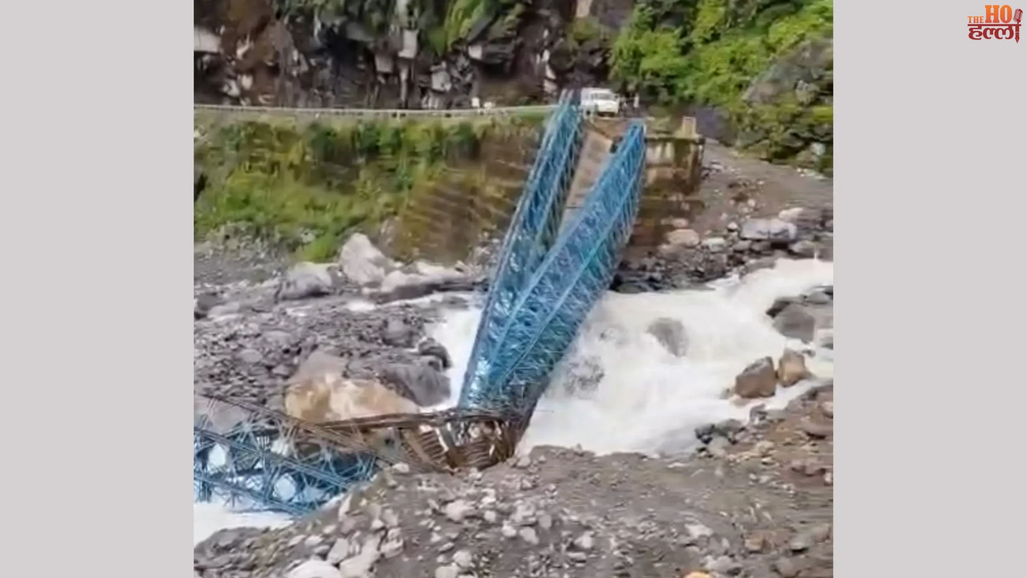 pithoragarh-me-boulder-se-valley-bridge-tuta-highway-band