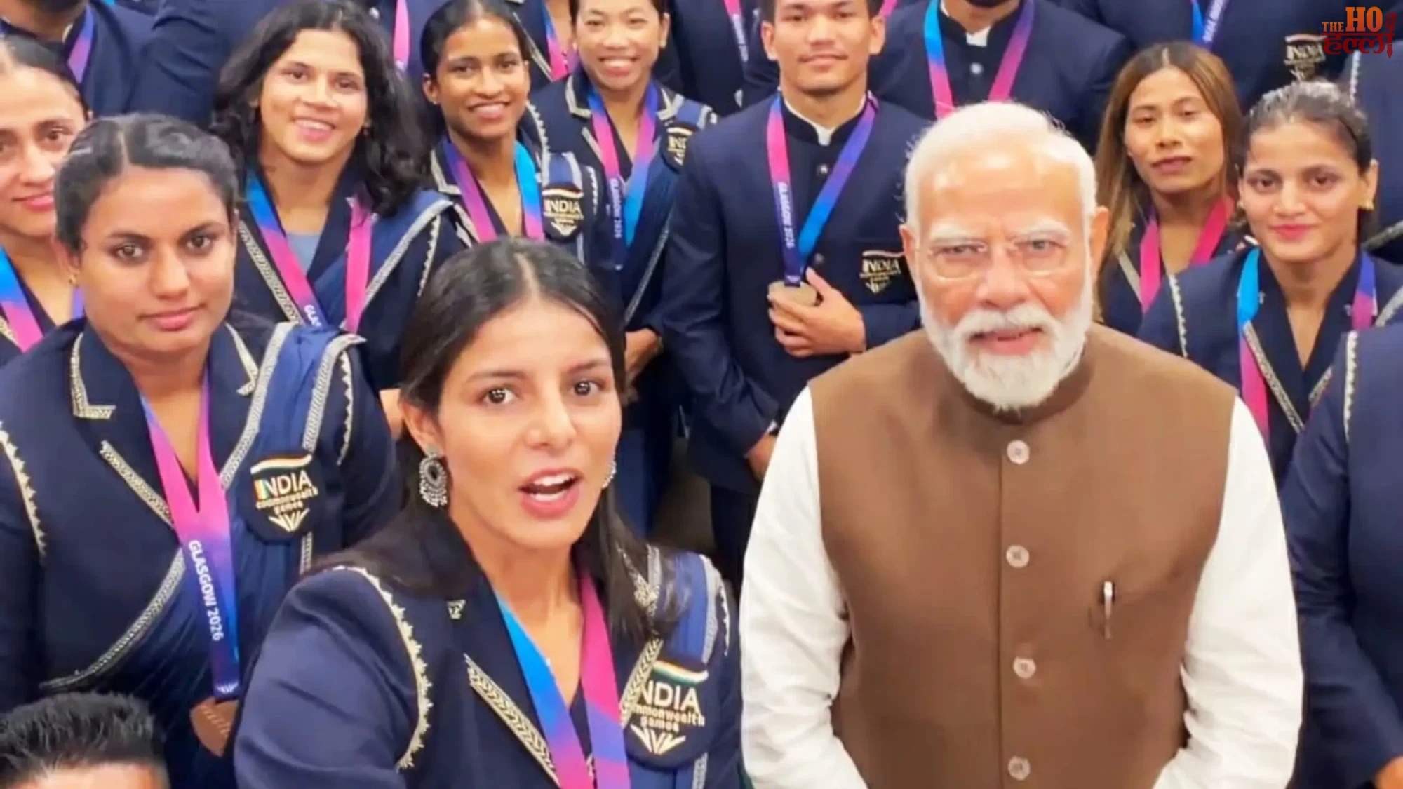 pm-narendra-modi-meets-cwg-champions-shares-special-moments