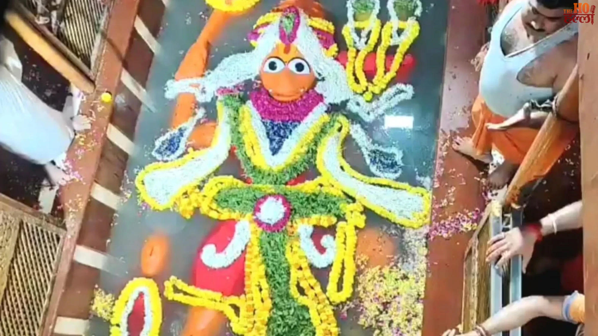 prayagraj-lete-hanuman-mandir-ganga-water