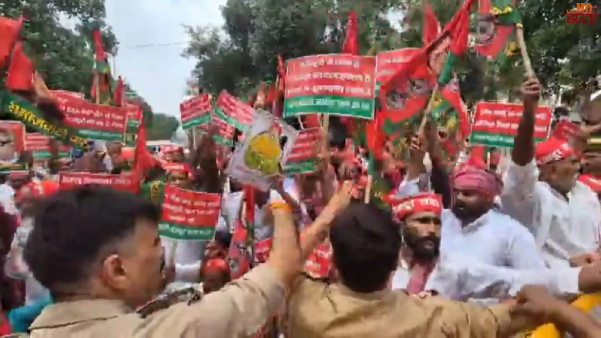 samajwadi-party-protests-in-lucknow-demanding-welfare-board-for-domestic-workers