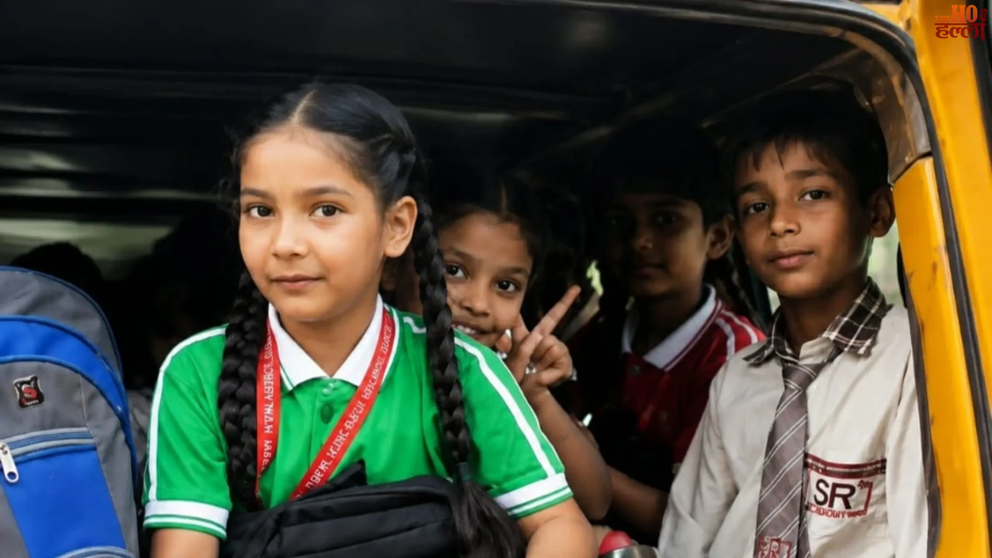 sitapur-overloaded-school-van-action-seized-fine