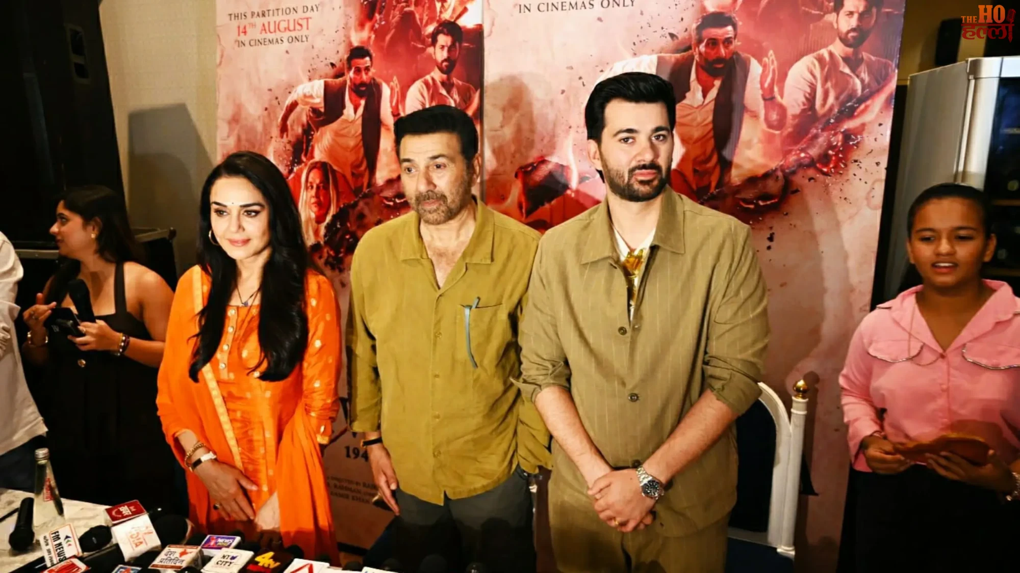 sunny-deol-preity-zinta-batwara-1947-promotion-lucknow-rumi-darwaza