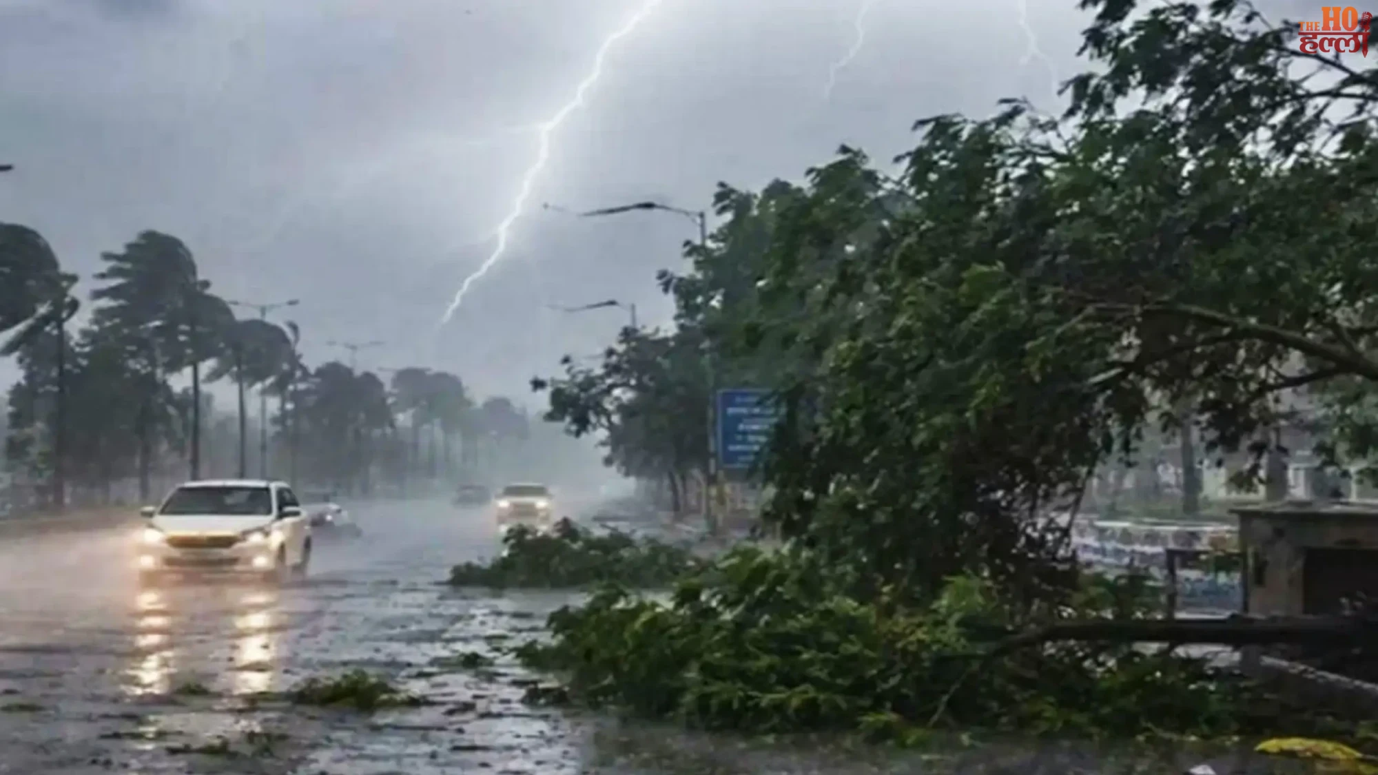 up-monsoon-heavy-rain-alert-18-districts-school-closed (1)