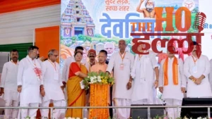 yogi-adityanath-akhilesh-yadav-sp-private-limited-company-attack (2)
