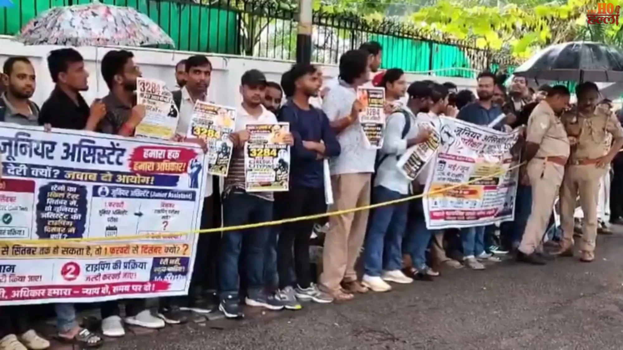 3284-junior-assistant-recruitment-lucknow-protest-dy-cm-brajesh-pathak-residence-upsssc