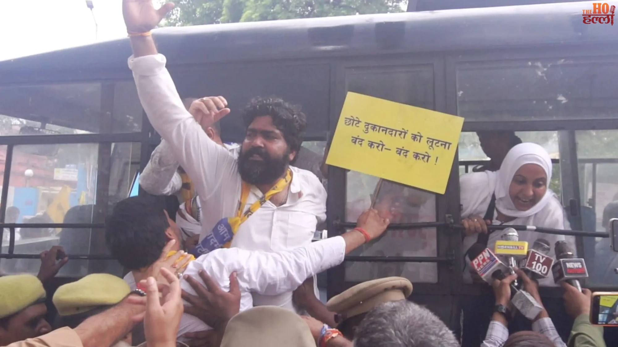 aap-protest-upi-merchant-charges-lucknow (3)