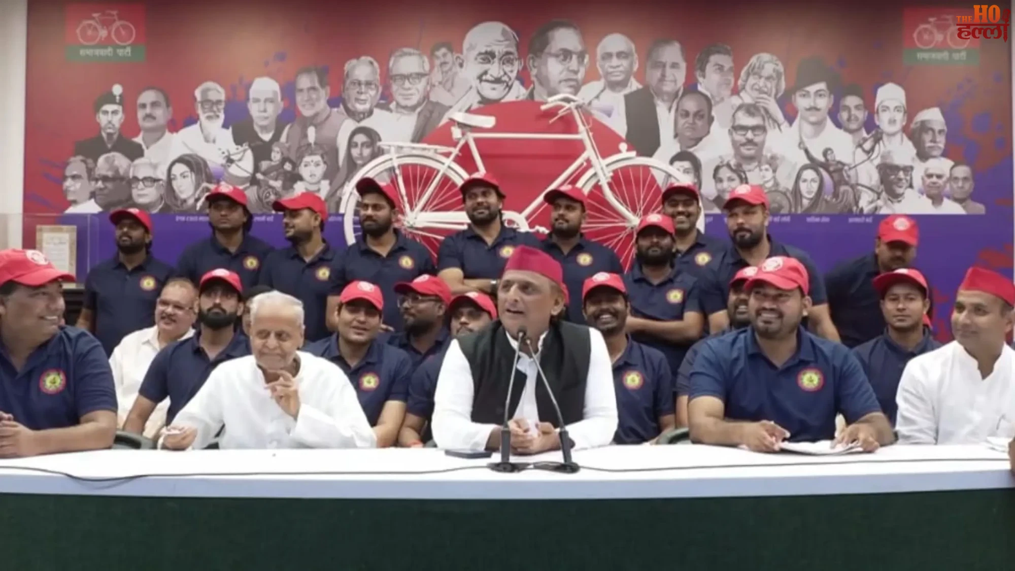 akhilesh-yadav-launches-samajwadi-chhatra-sabha-new-blue-uniform (2)