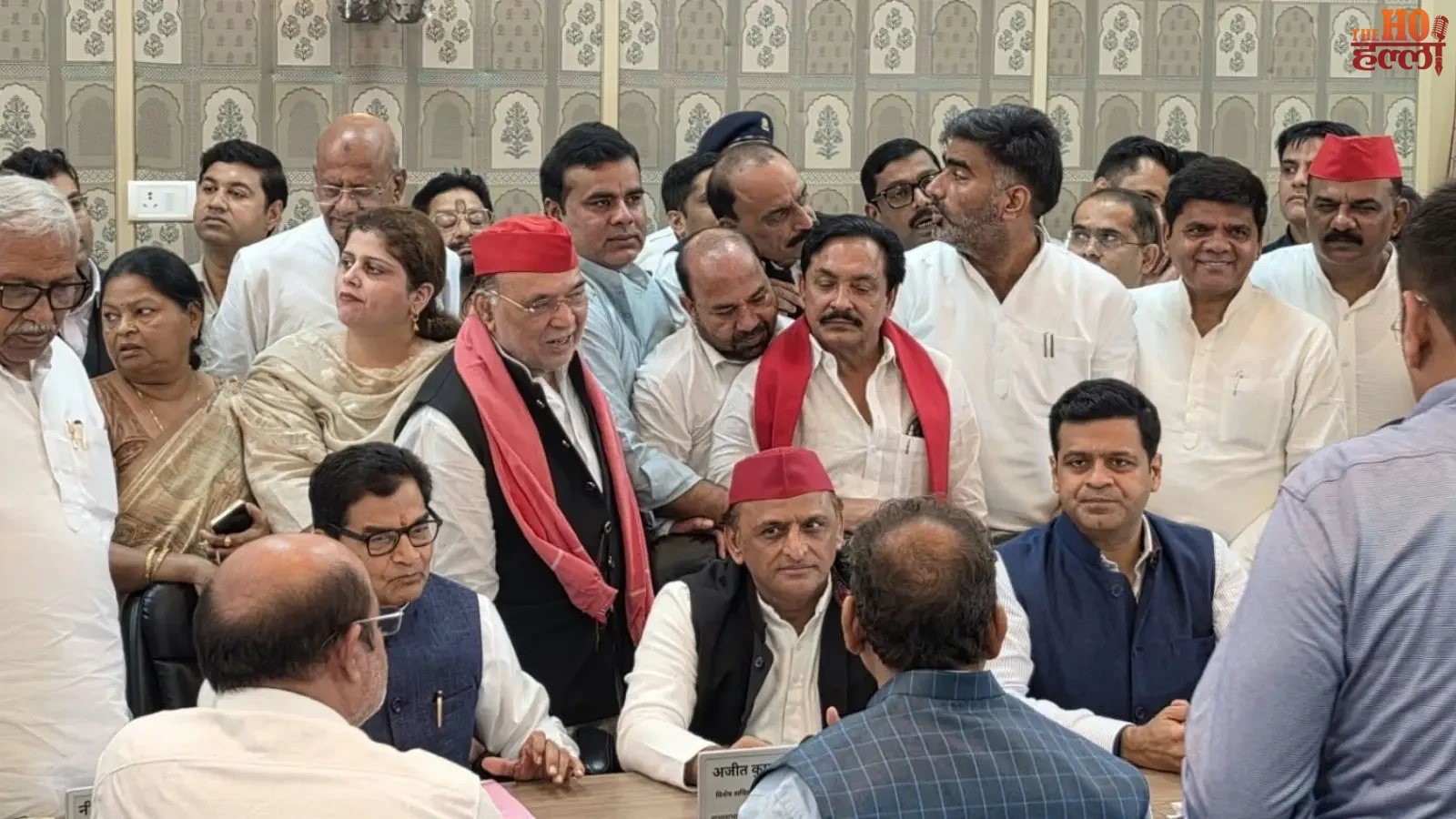 akhilesh-yadav-rajya-sabha-candidate-dhanraj-nathwani-pda (2)