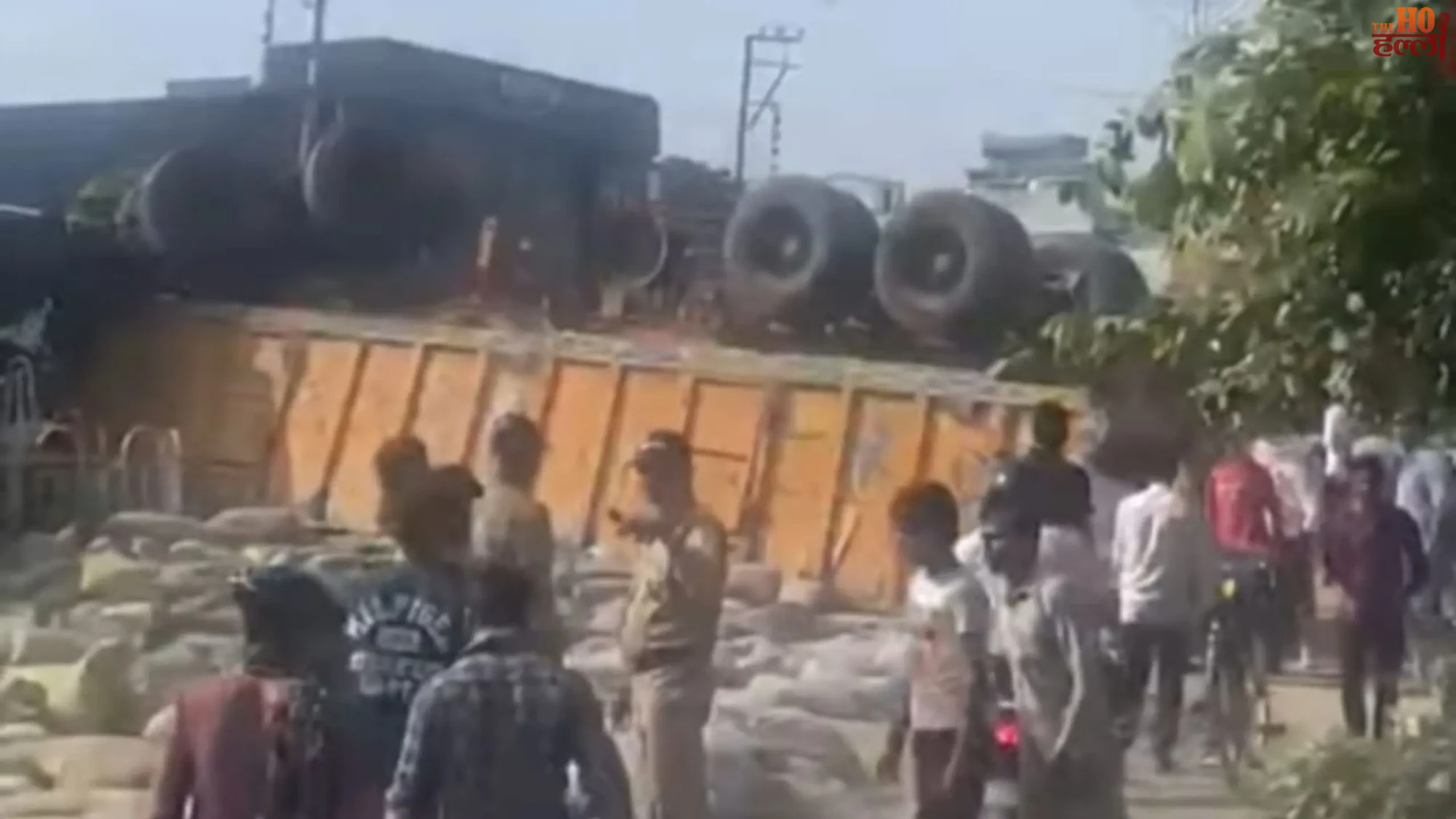 dehradun-delhi-highway-mohhbewala-accident-truck-overturns-bike-rider-dies