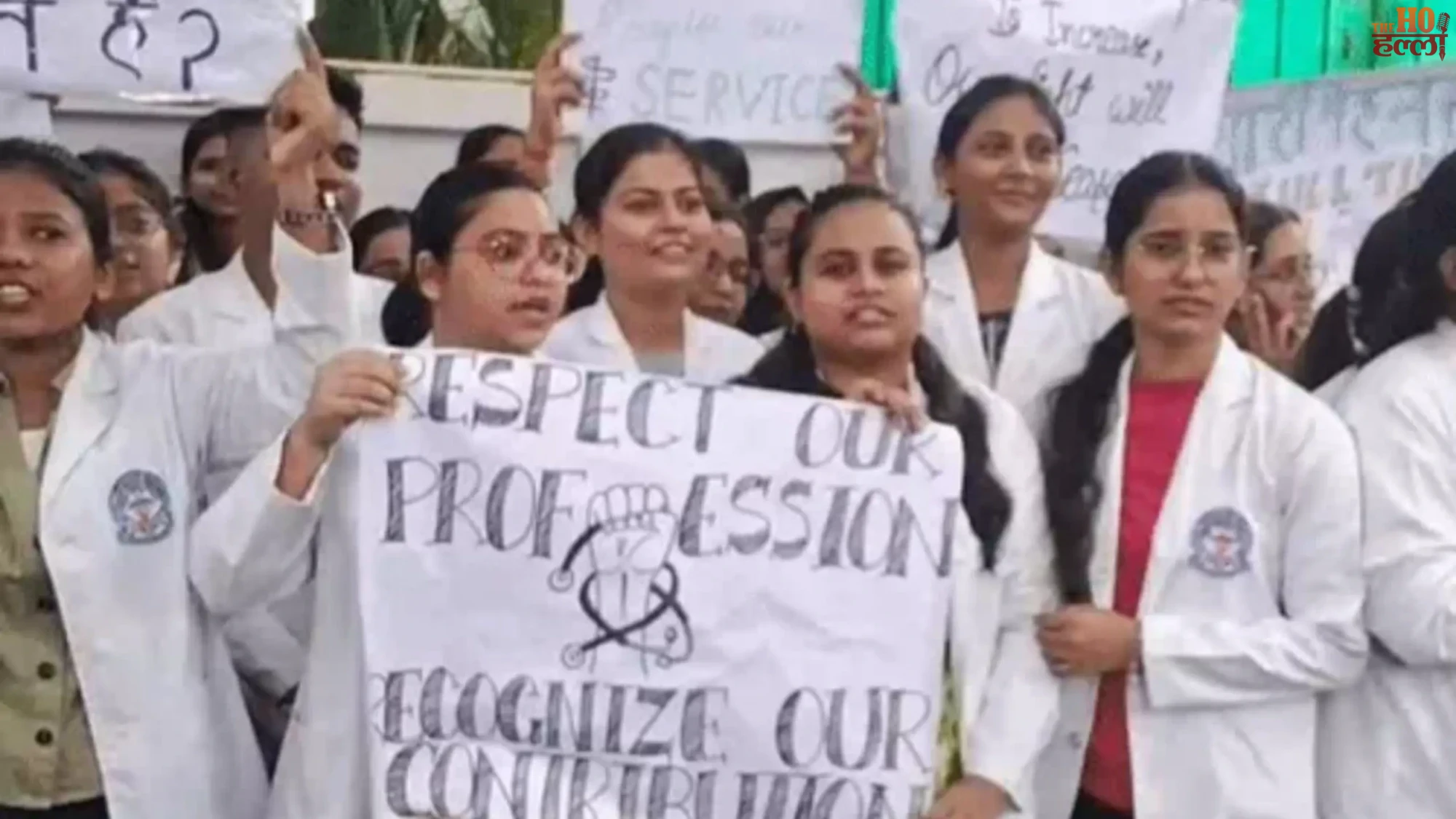 deputy-cm-brijesh-pathak-residence-protest-ayush-intern-stipend-upsssc-pharmacist