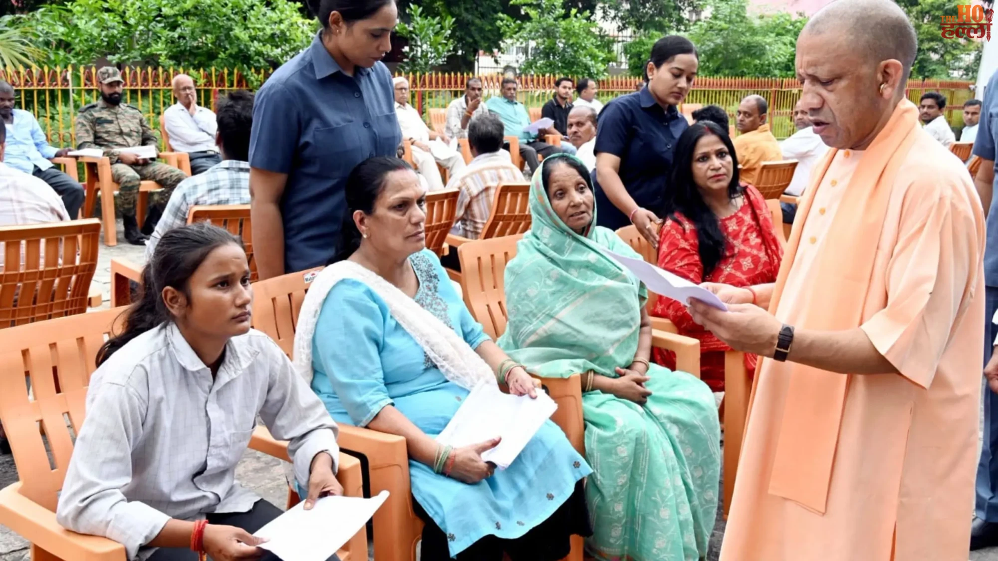 gorakhpur-janta-darshan-cm-yogi-adityanath-ayushman-card-discretionary-fund (2)
