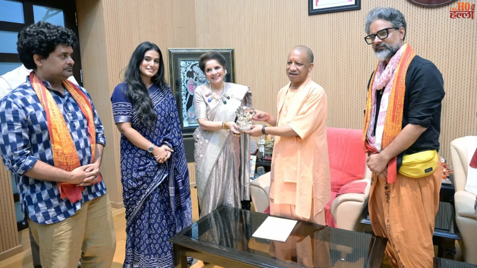 hanuman-ansh-movie-team-meets-cm-yogi-neem-karoli-baba (2)