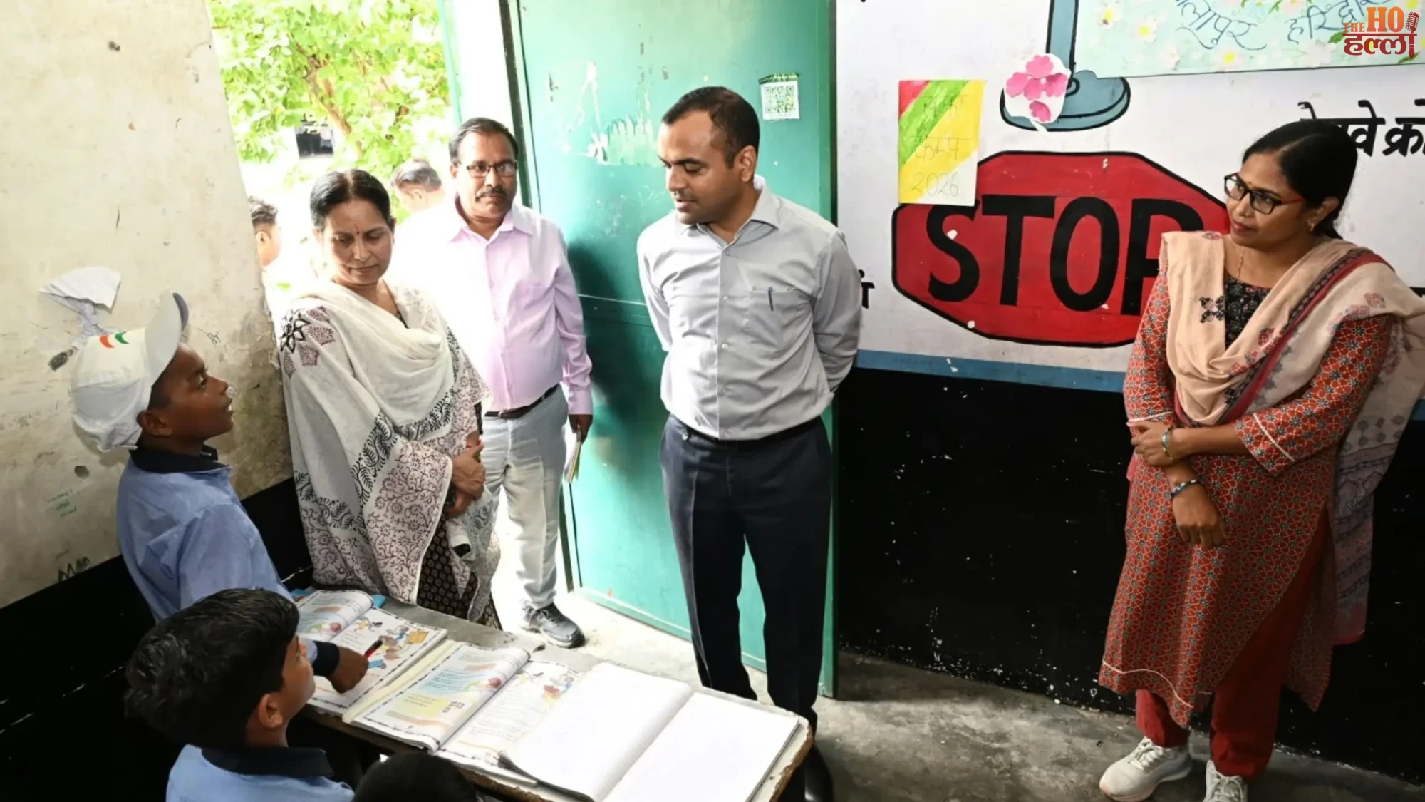 haridwar-dm-mayur-dixit-school-inspection-mid-day-meal-review (4)