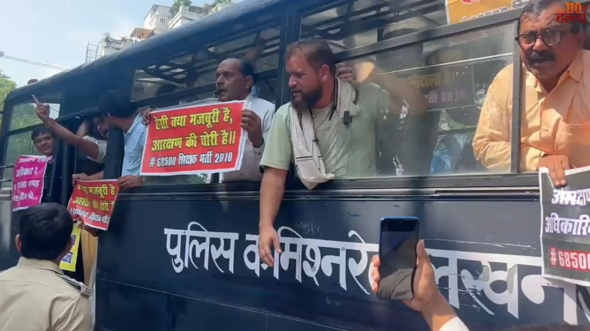 lucknow-68500-assistant-teacher-aspirants-protest-om-prakash-rajbhar-residence (3)